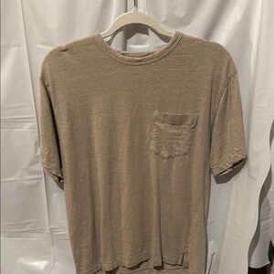 Banana Republic Men's Tan Pocket T-Shirt size M